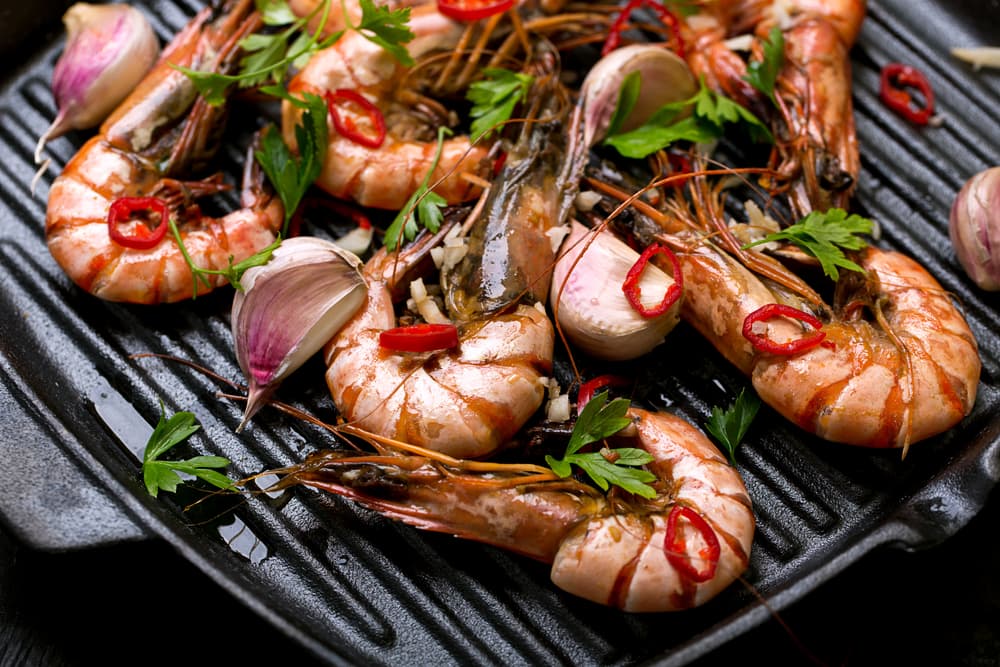 Puedes también adoptar por los langostinos hablando de mariscos, cuando los cocinas al vapor tienen 23 gramos de proteína por cada 100.