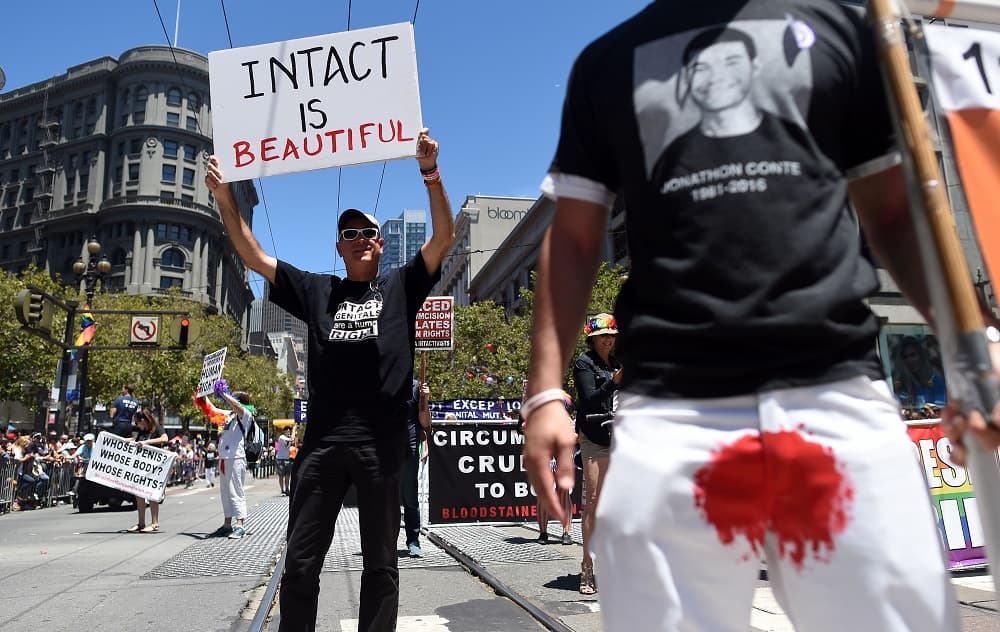 Protesta en contra de la circuncisión en San Francisco en 2016.