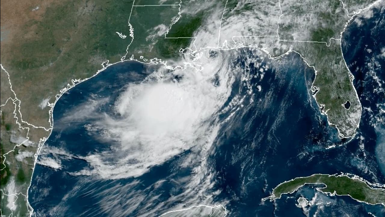 ¿Qué tipo de riesgo representa la tormenta tropical Bertha y cómo podemos protegernos ante sus efectos en EEUU?