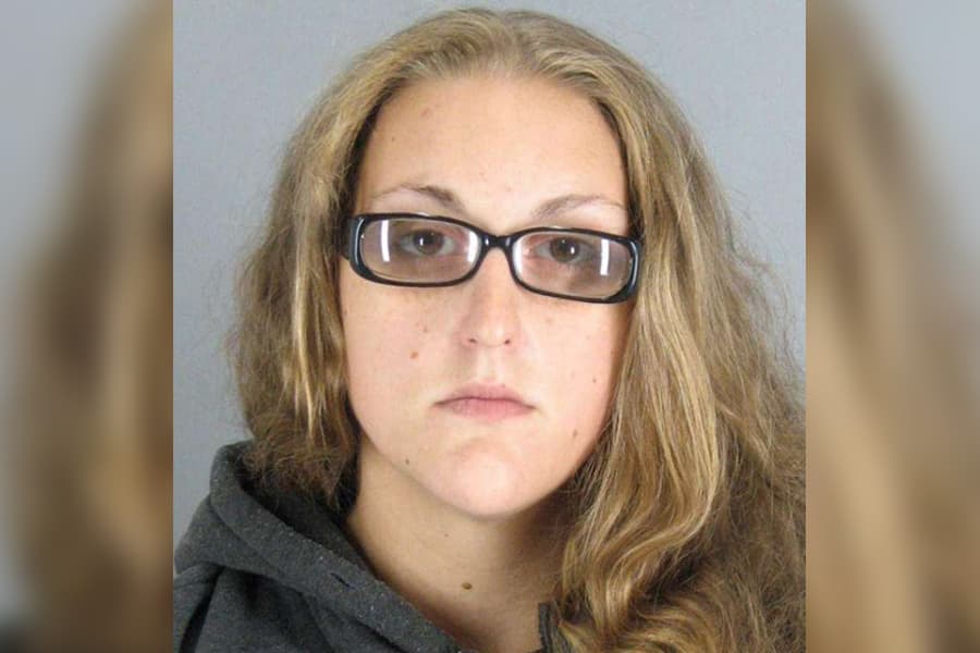 Empleada de McDonald's es arrestada por intentar deshacerse de su recién nacido por el inodoro