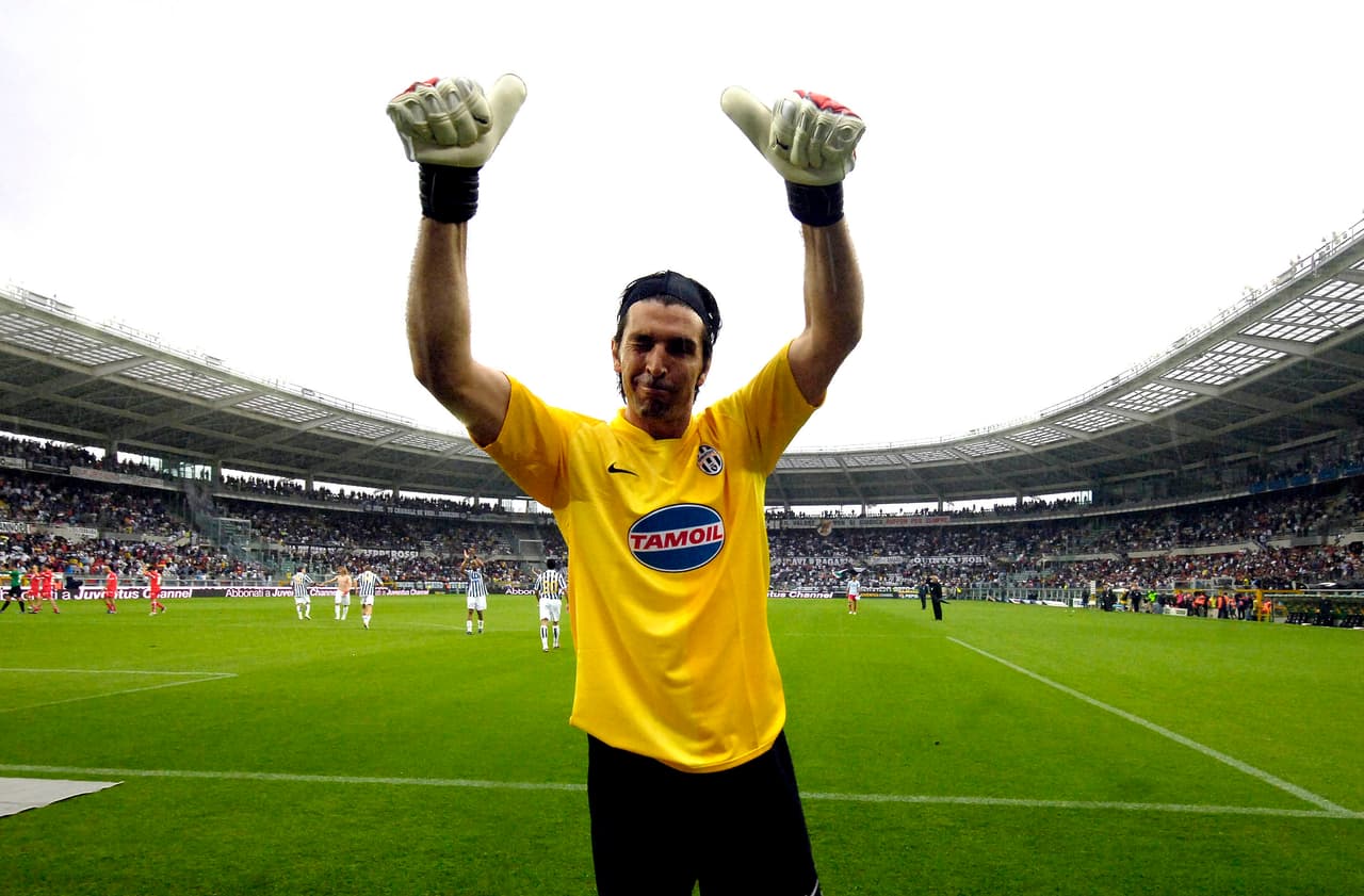 A pesar de que la Juve descendió por un escándalo de corrupción de manipulación de juegos, se quedó con su equipo para jugar la Serie B.