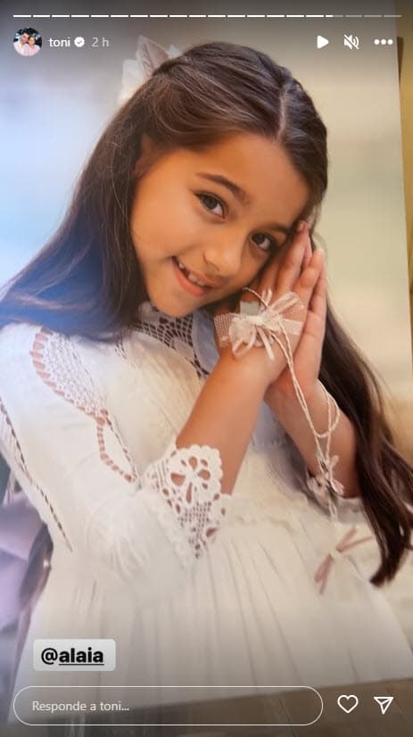 Alaïa, la hija de Toni Costa y Adamari López, celebró su primera comunión este 22 de abril.