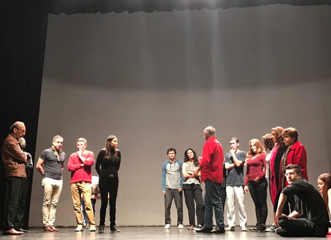 A través de las redes sociales oficiales, la producción ha compartido imágenes de los ensayos y de la obra.