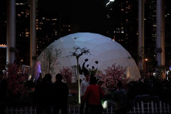 Aquí el interruptor de los chinos con motivo de la Hora del Planeta.