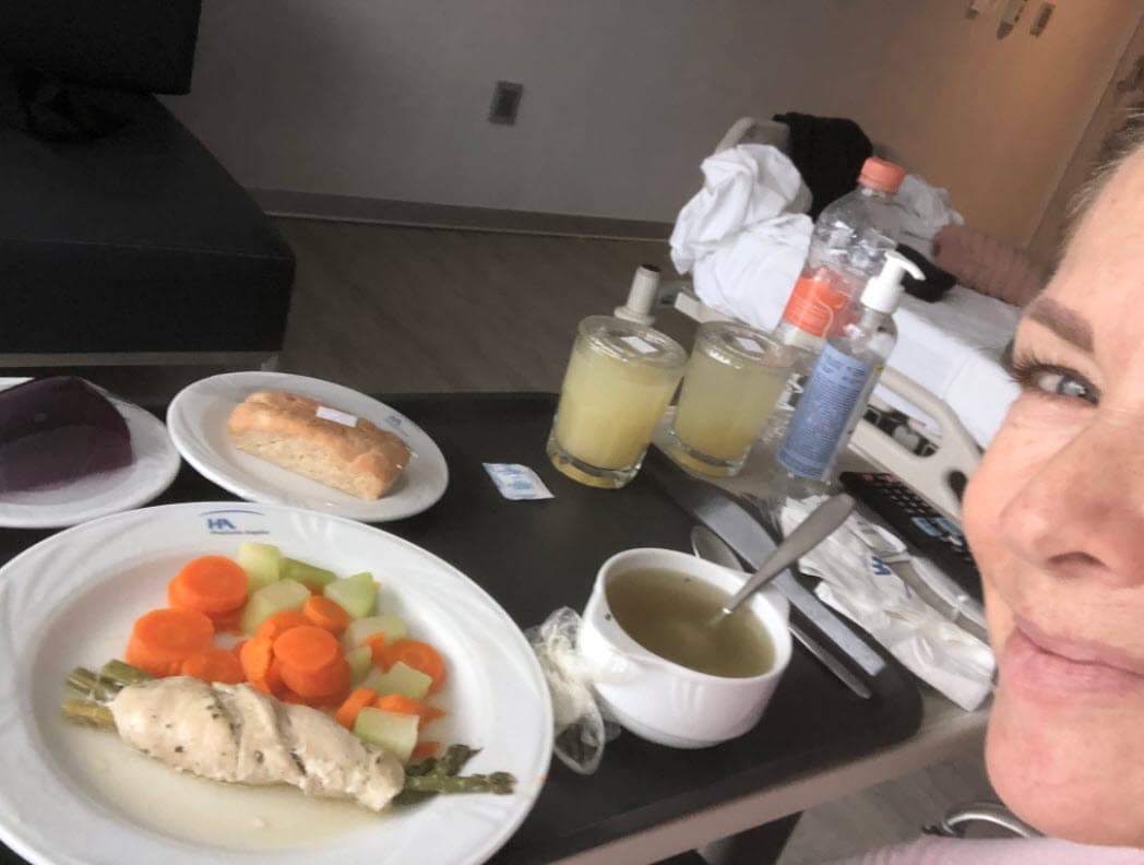 "Ya me habían operado en otras ocasiones, de otras cosas hace muchos años, y no había sentido miedo, no estaba nerviosa, pero sí me entró esta cuestión de: si falto yo en este momento, 
<b><a href="https://www.univision.com/famosos/lety-calderon-hijos-temieron-muerte-por-covid-19-fotos">¿qué pasaría con mis hijos?</a></b>", afirmó la actriz. 
<br>