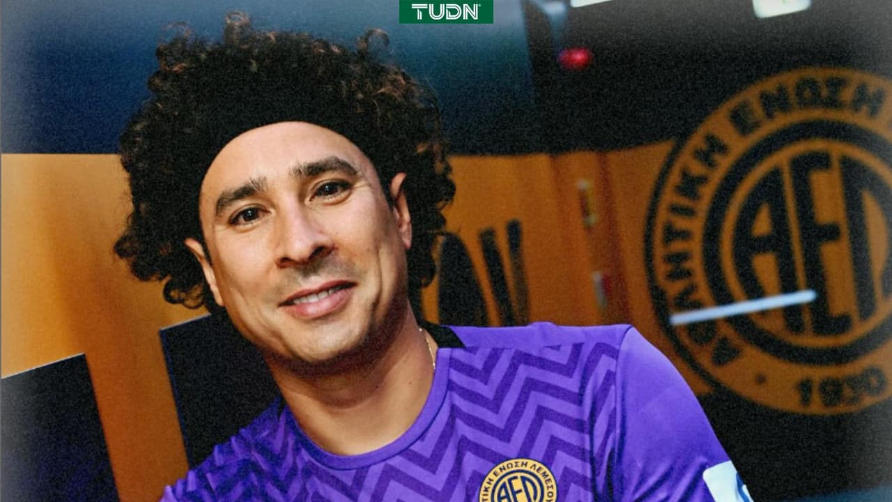 Memo Ochoa posa con uniforme de AEL Limassol por primera vez 