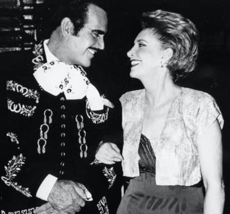 Otra de las frases en honor a su mujer que Vicente compartió fue la siguiente: "Agradezcamos lo bueno que nos ha dado la vida. Recuerden, lo valioso no es el regalo, sino la persona que nos lo da".