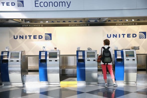 Caos en aeropuertos de Chicago por fuego 