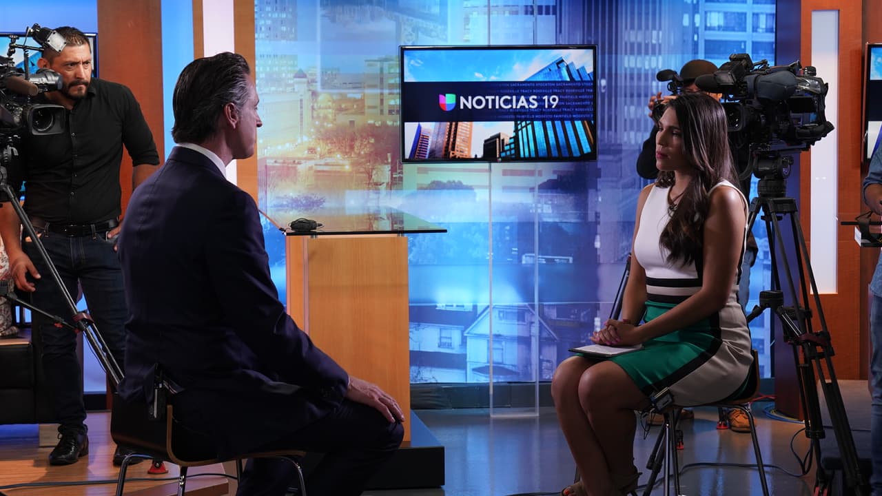 Según la oficina del gobernador, se estima que la extensión del programa Medi-Cal, como se conoce Medicaid in California, a los adultos indocumentados entre los 19 y 25 años beneficiaría a alrededor de 90 mil personas y tendría un costo de 98 millones de dólares. En una entrevista con la reportera de Noticias 19, Yomara López, Newsom defendió la expansión del programa , haciendo referencia a que los residentes ya pagan por servicios de emergencia cuando una persona indocumentada se presenta en una sala de emergencia.