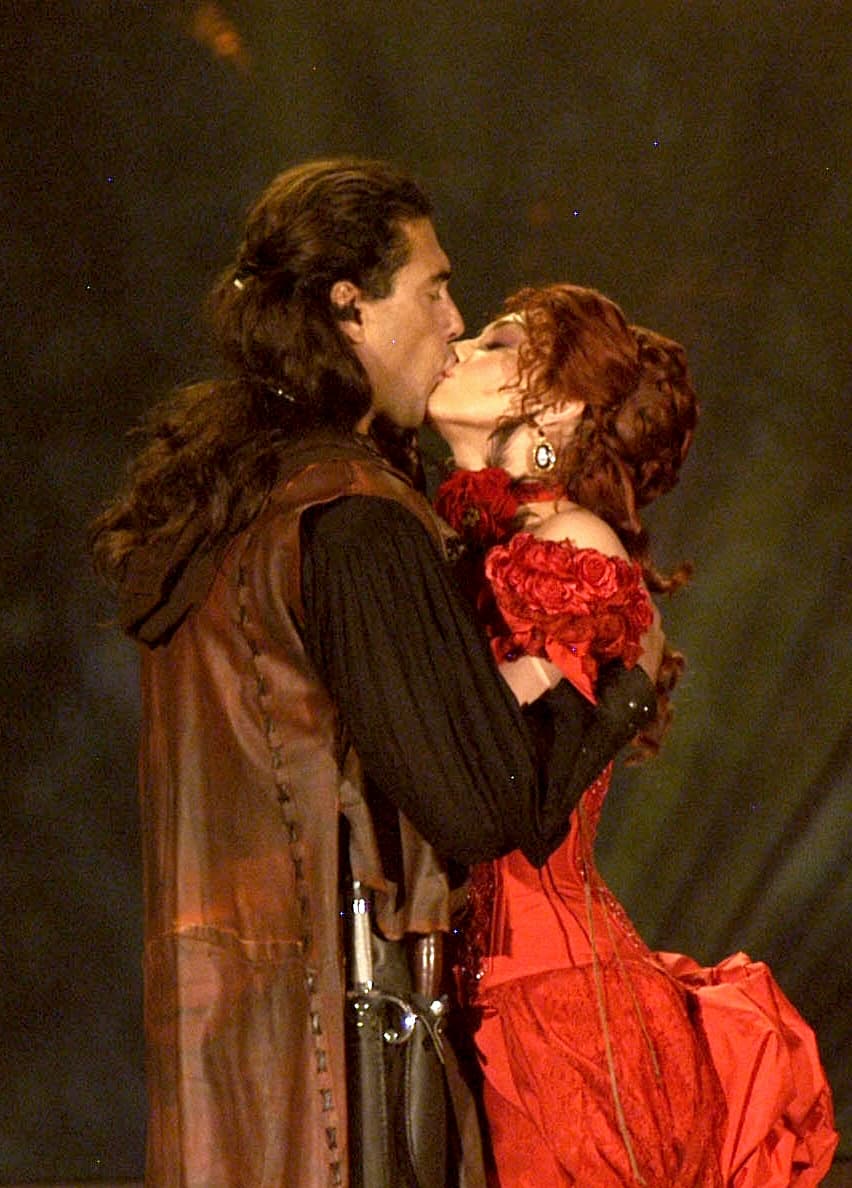 En el año 2009 protagonizó la nueva versión de 'Corazón salvaje', esto junto a la actriz Aracely Arámbula, de inmediato se aseguró que mantenían un romance, aunque esto nunca se les comprobó.