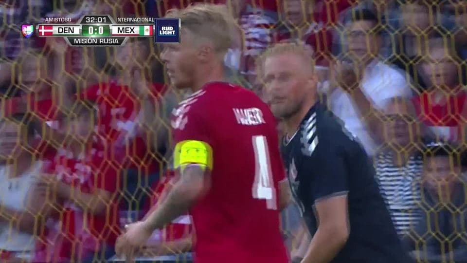 William Kvist despeja el balón y aleja el peligro