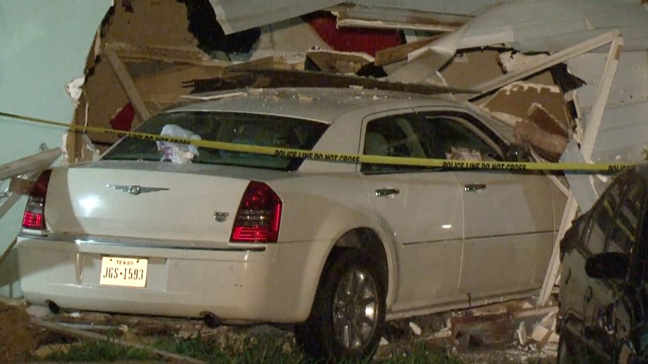 El hombre tras el volante y una mujer que lo acompañaba venían del restaurante Bombshells ubicado en la autopista I-45 Sur.