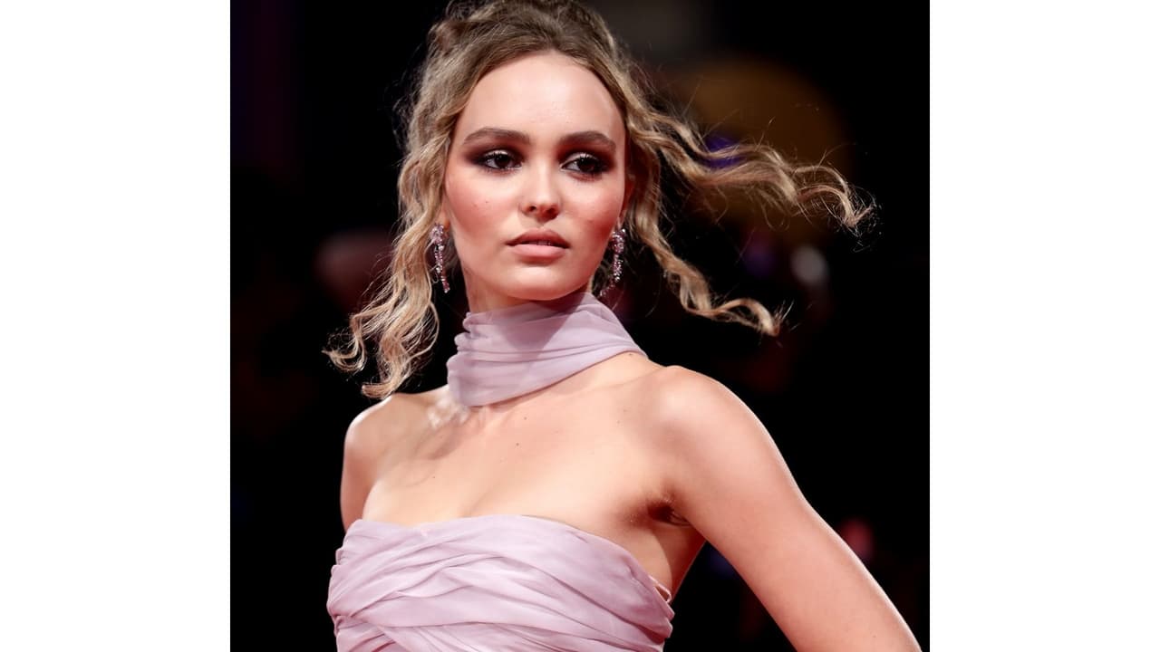 Lily-Rose Depp se ha robado la mirada de los reflectores con su estilo