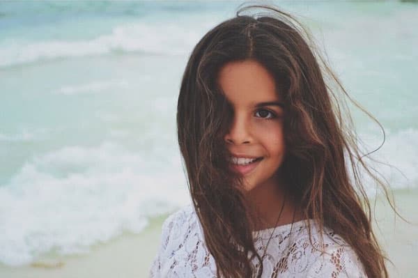 Ha pensado en seguir los pasos de su madre en la actuación, aunque también le gustaría estudiar la licenciatura en Derecho o Economía.