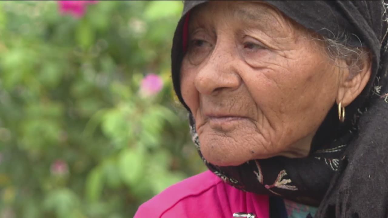 A sus 84 años vive para limpiar cada día la iglesia que le ha dado todo