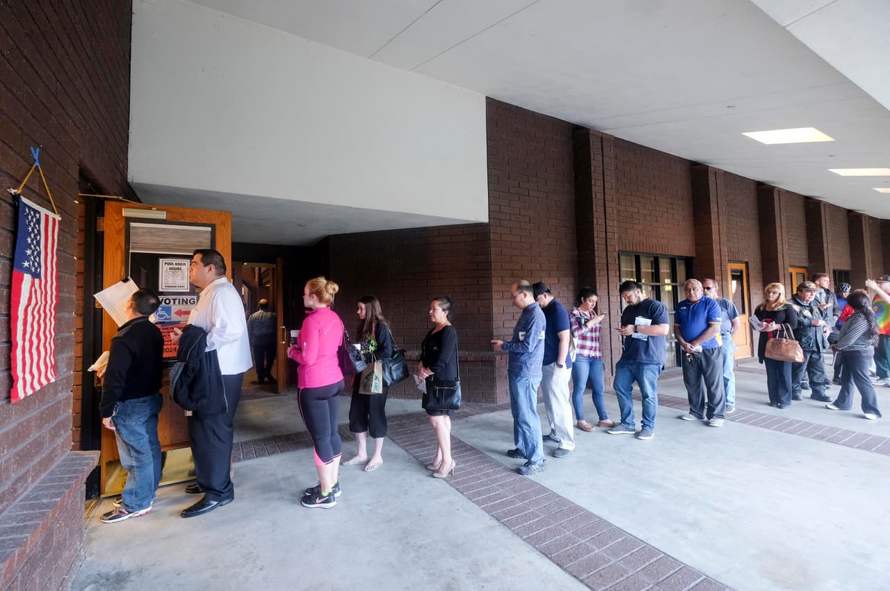 Largas filas para votar se registraron en algunas casillas.