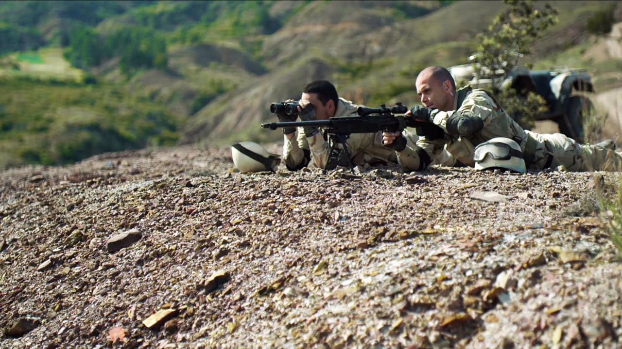 Surprisingly, the Special Forces Corps (GAFES) attacked ‘El Chapo’ and his gunman, 
<b><a href="http://www.univision.com/series/el-chapo/alejandro-aguilar-is-tono-in-el-chapo">Toño</a></b>, in their hiding place. They shot at the cottage mercilessly.