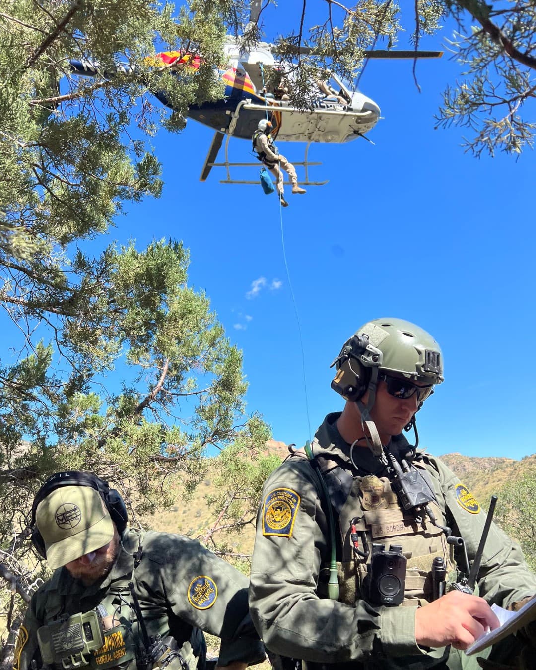 Quizá fue una mezcla del estrés, las elevadas temperaturas y lo largo de su caminata lo que puso al hombre en una situación delicada.