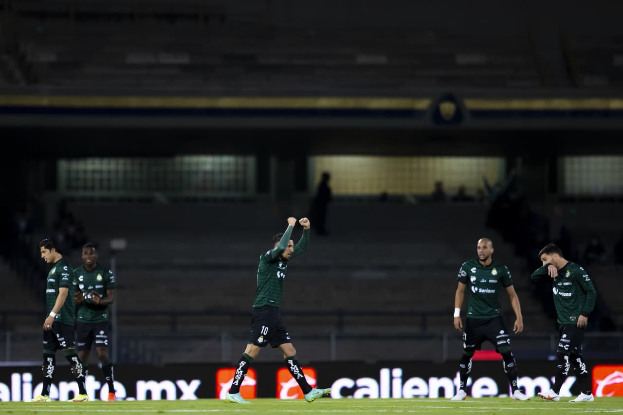 Con doblete de Digo Valdés y gol de Omar Campos, Santos golea 0-3 a los Pumas y suben a hasta la sexta posición de la tabla.