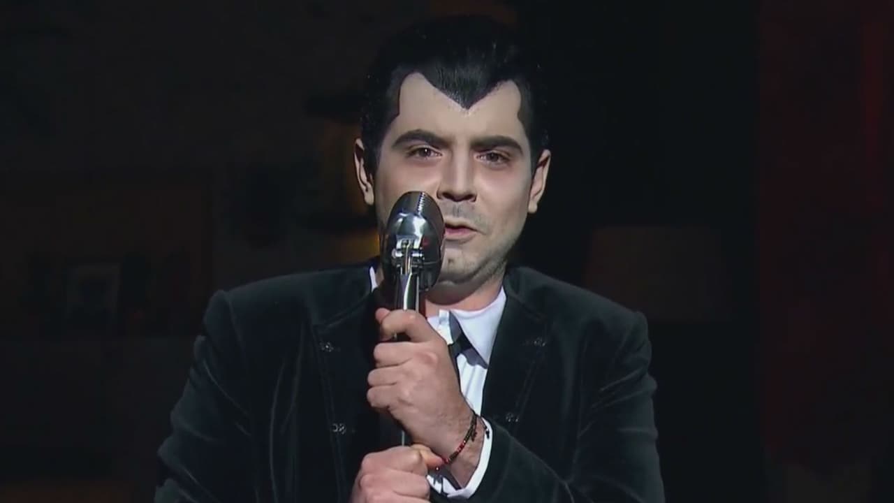 José Eduardo Derbez nos soprendió con su moderno disfraz del conde Drácula.