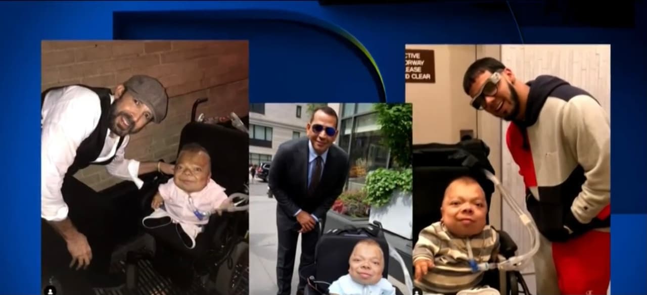 Por si estos éxitos fueran pocos, Christopher es también todo un influencer en las redes sociales donde cuenta con más de 326,000 seguidores. Allí puede presumir múltiples fotografías junto a famosos que él admira. "Quiero que la gente no tenga miedo y que admire lo que yo hago con las historias que escribo", dice.
<br>
<br>