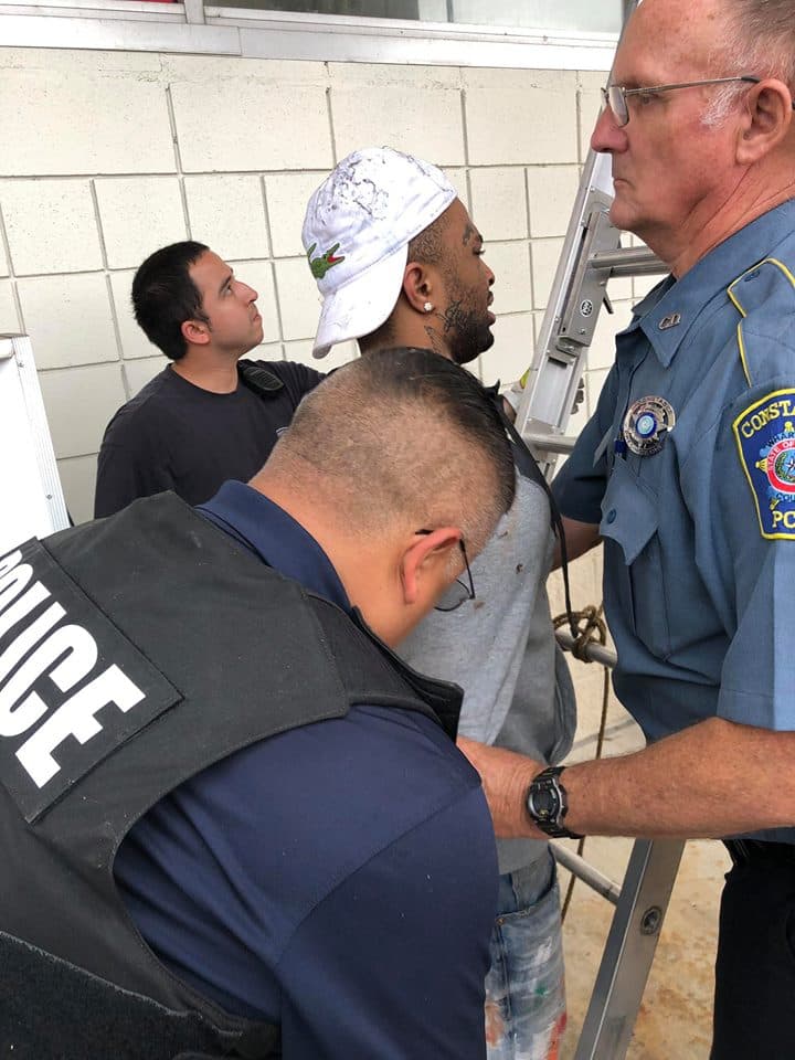 La policía aún no revela la identidad de los sospechosos.