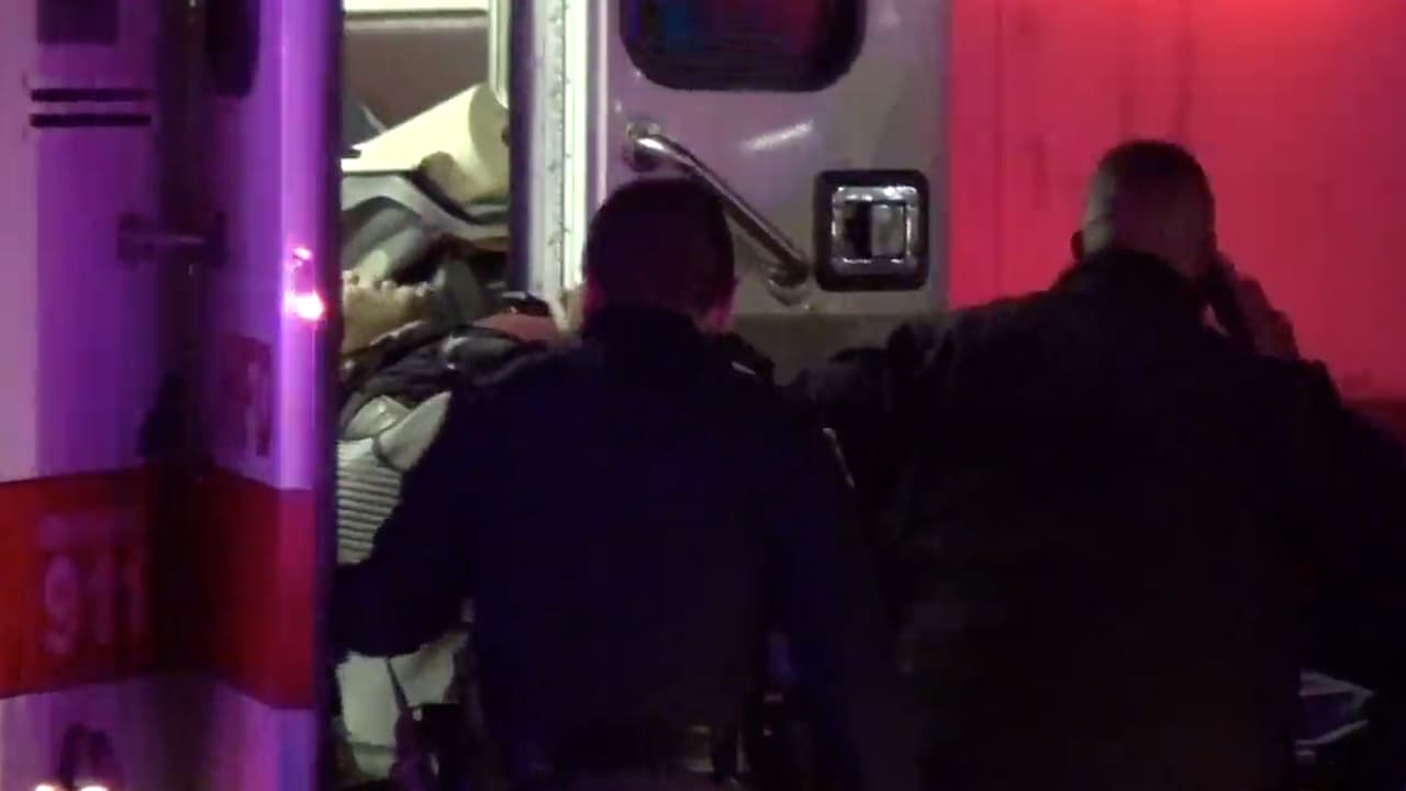 González disparó contra tres oficiales de policía que a su vez hirieron al sospechoso.