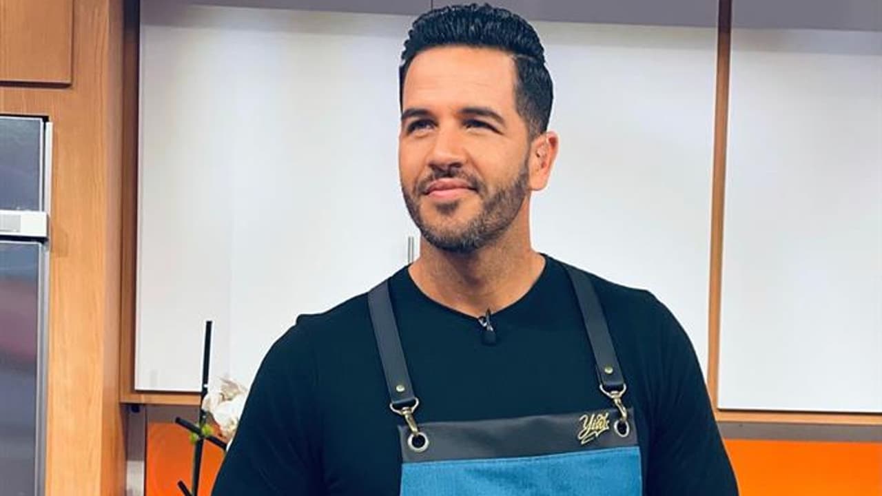El chef Yisus, además de encargarse de cocinar deliciosos platillos que comparte con sus compañeros, también posee un gran sentido del humor y carisma.
