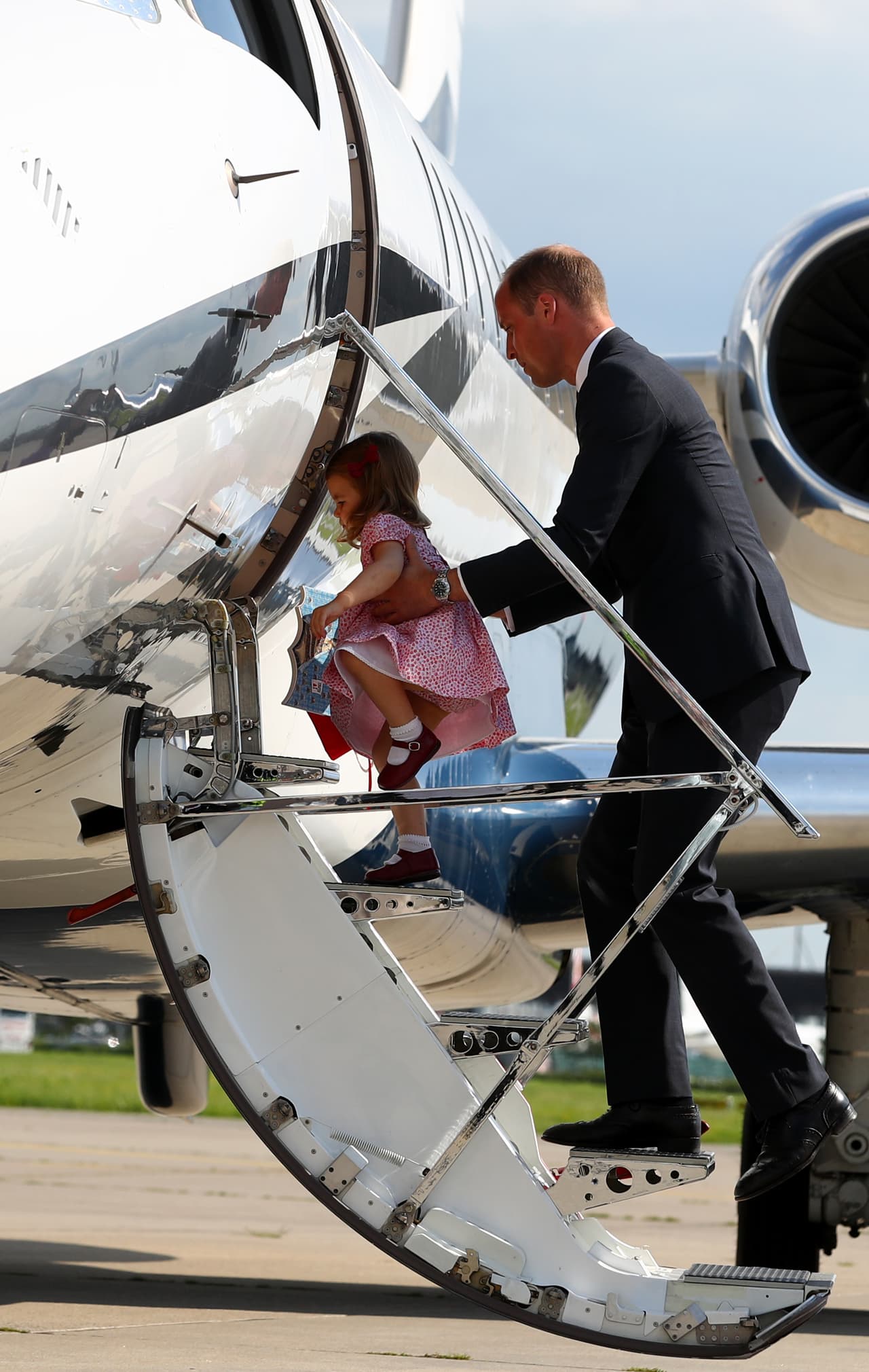 E, incluso, subió ella misma al avión que la llevó de vuelta a casa.