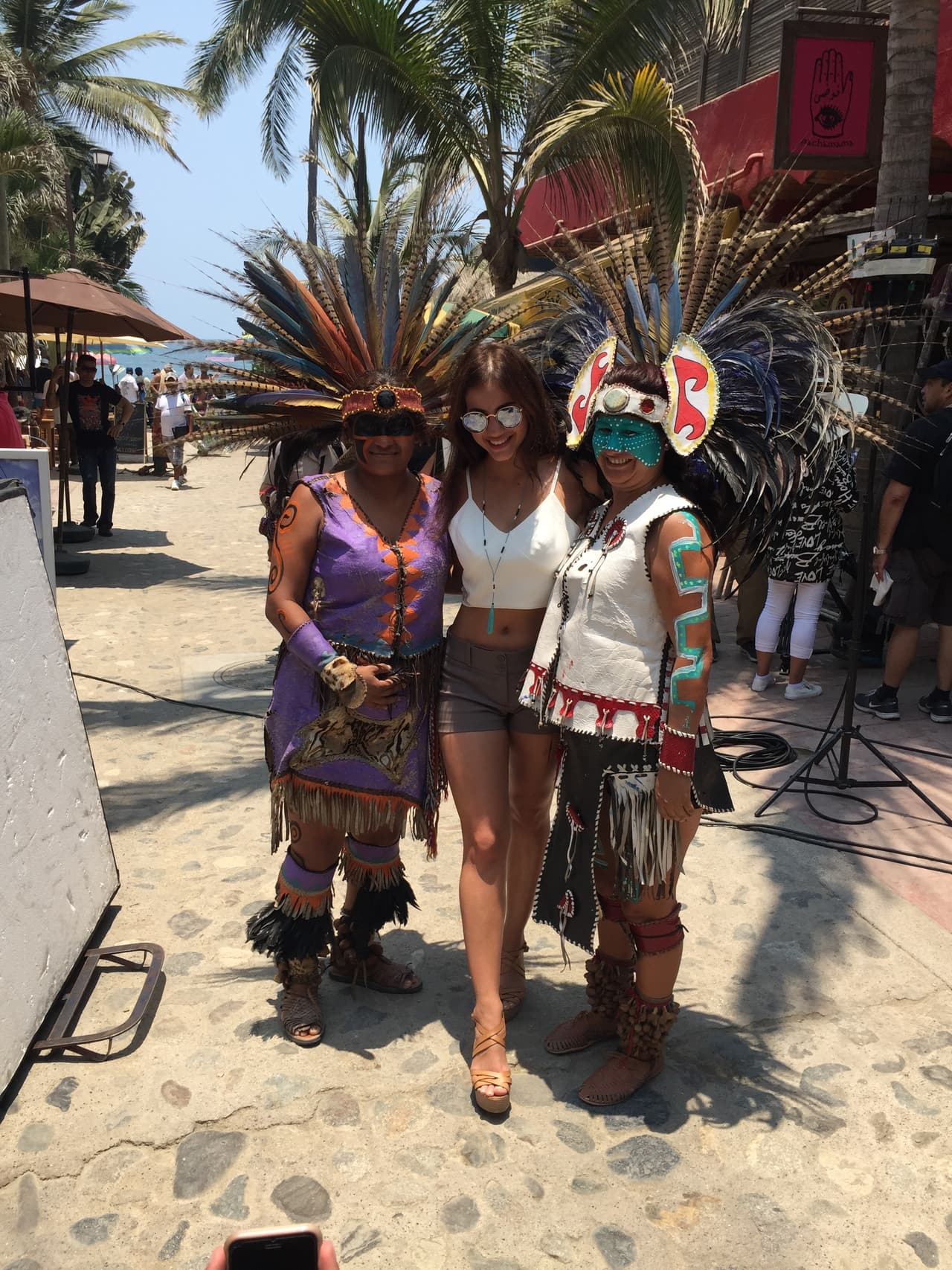 Y por supuesto que Ela no puede dejar de tomarse fotos.