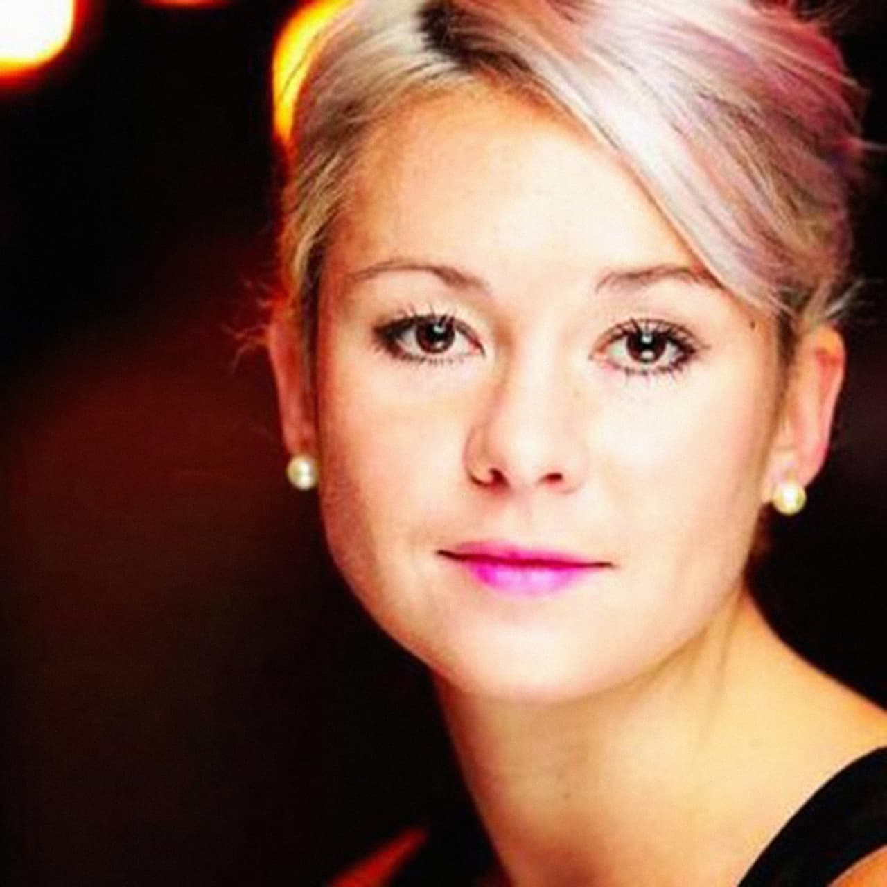 <b><a href="https://twitter.com/polly_claire">Polly Rodríguez</a>.</b> Fundadora y CEO de Unbound, una empresa que fabrica y distribuye en línea juguetes y productos sexuales basado en la ciudad de Nueva York. Ha recaudado 2.7 millones de dólares. "Me diagnosticaron cáncer cuando tenía 20 años y me dieron un 30% de posibilidades de supervivencia y un 80% de probabilidades de que el cáncer regresara. 10 años después, sigo aquí", dice.