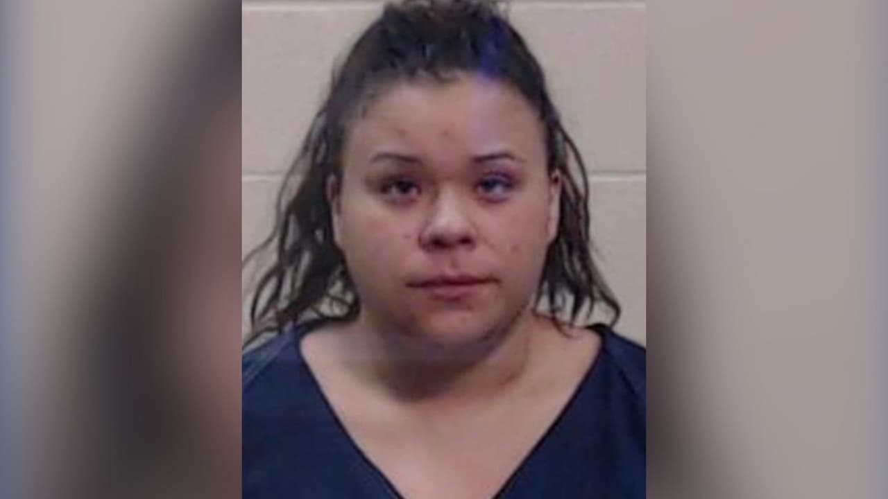 Una hispana termina en prisión por dejar solos a sus cuatro hijos pequeños para viajar a México