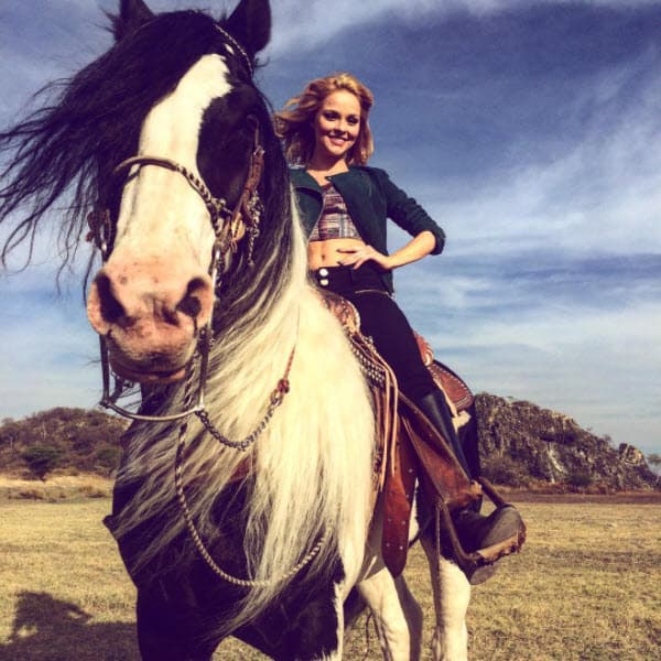 'Constanza' es rebelde y con ideas modernas que a veces llegan a incomodar a su padre.