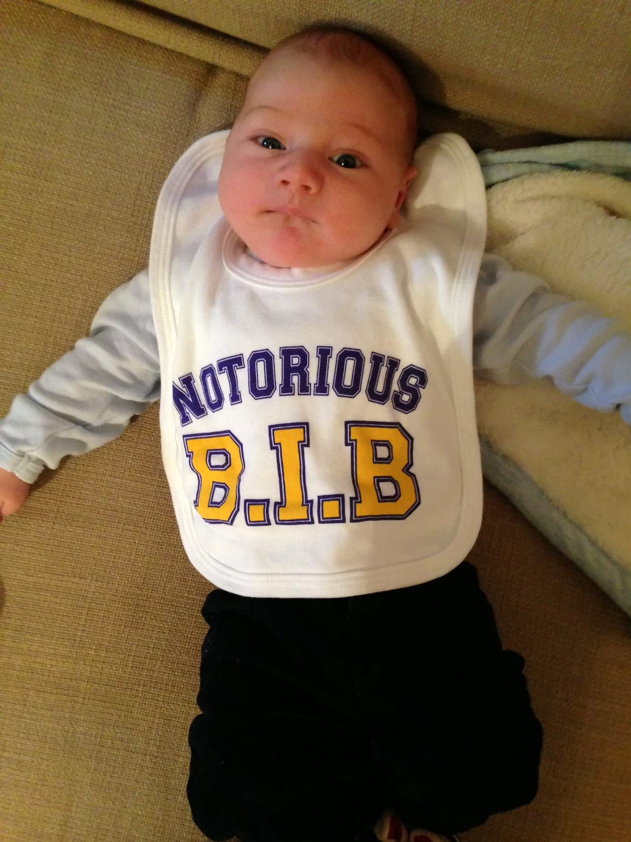 Se apresuraron a un supermercado para comprar ropa, ¡porque la que ellos tenían preparada era muy pequeña!