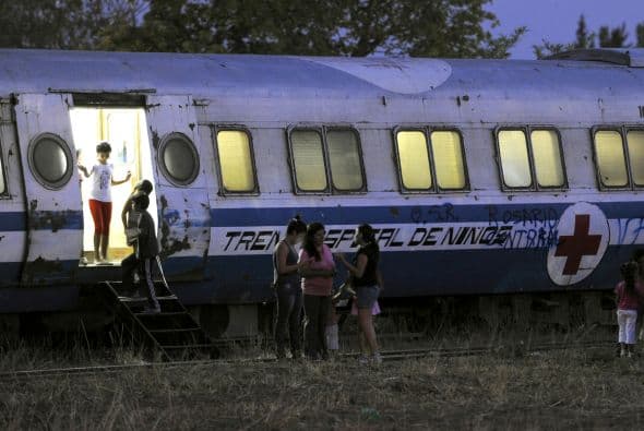 Un pueblo de la provincia argentina de Santiago del Estero recibió el tren hospital infantil de la Fundación Alma.
