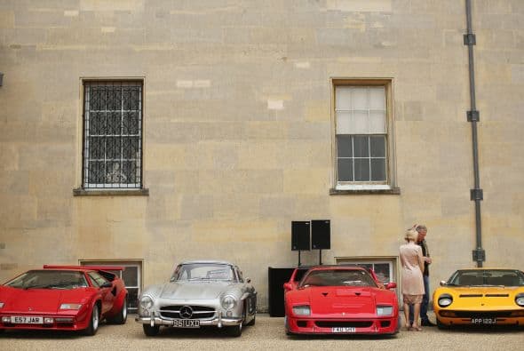 El evento anual Salón Privé en su noveno año se ha convertido en un evento popular para los amantes de autos. También llamado The Luxury and Supercar Show. Este año el evento será más grande y mejor que los años anteriores. Primero que nada el evento de tres días se realizará en un espacio de 200 acres de Syon Park, la casa en Londres del Duque de Northumberland. En este evento se pueden encontrar algunos de los autos más lujosos y exclusivos del mundo. El Salón Privé se ha convertido en algo así como el Pebble Beach de Inglaterra, donde los coleccionistas presumen sus joyas más preciadas.