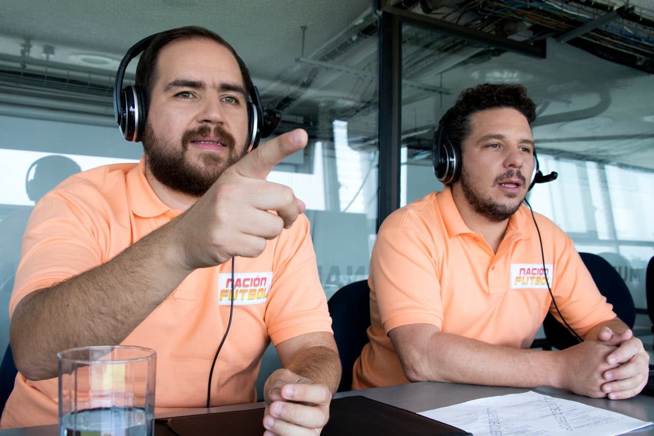 Es también el comentarista de 'Nación futbol', el programa deportivo de la serie de Netflix 'Club de Cuervos', protagonizada por Luis Gerardo Méndez y Mariana Treviño.