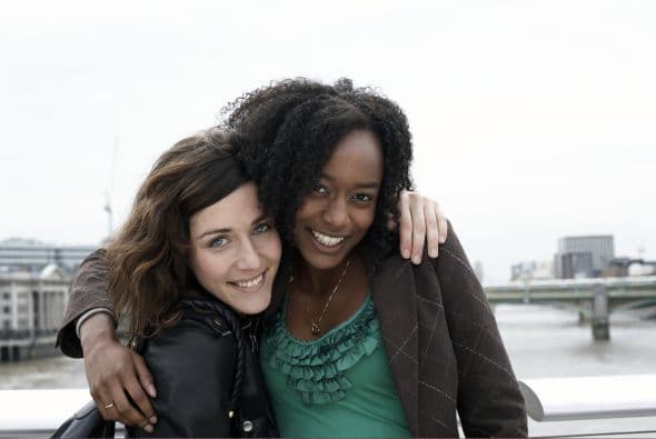 Felicita a tu anfitrión. Si elogias su casa, la decoración o el jardín, esto lo hará sentirse apreciado, tal como se explica en el portal de Everyday Etiquette, escuela de modales de California, que destaca los siguientes puntos importantes para ser el huésped perfecto.