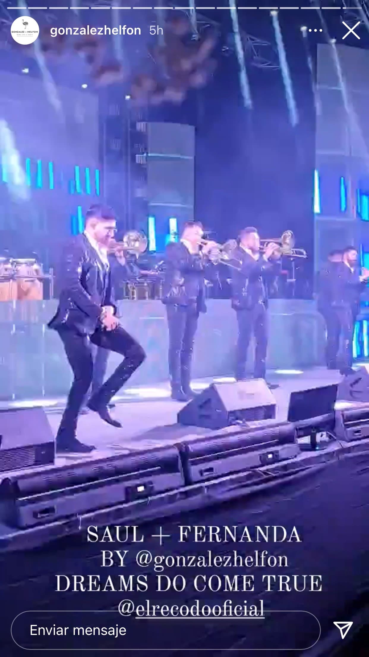 La música no paró ahí. El gran cierre de esta espectacular fiesta estuvo a cargo de la 
<b>Banda El Recodo</b>, quienes con su clásico sonido hicieron que quienes aún estaban sobre la pista no se despegaran de ella. 
<br>