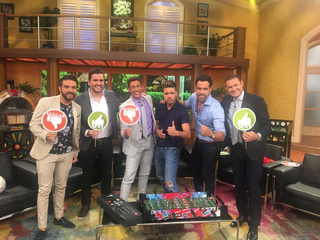 Estos seis galanazos votaron para saber cuál de las famosas es sexy y cuál es vulgar.