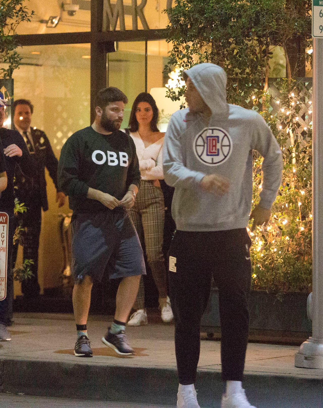 De hecho, distintas plataformas han mostrado imágenes del viernes pasado en las que aparece el ex de Jenner junto a una "
<b><a href="https://theblast.com/kendall-jenner-ben-simmons-blake-griffin-mystery-girl/">rubia misteriosa</a></b>".