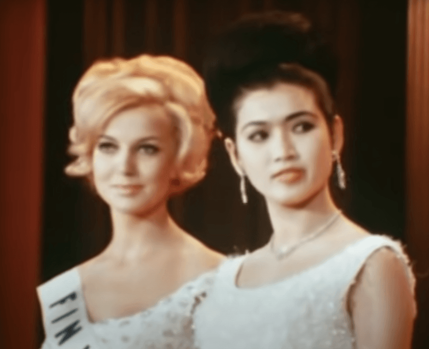 Apasra Hongsakula, quien ahora es conocida mundialmente, conquistó el famoso concurso de belleza en 1965.