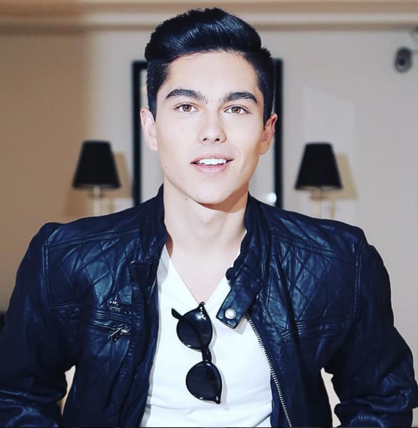 <b>Sergio Mayer Mori</b> se ha vuelto a colocar en polémica por sus declaraciones acerca de la nueva versión de 'Rebelde' que se estrenó en Netflix.
<br>