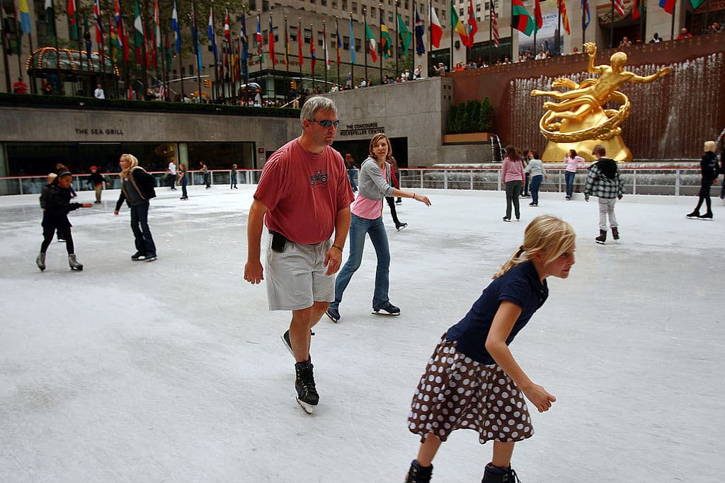 Desde el 5 de noviembre regresa el patinaje en el hielo a la arena del Rockefeller Center, pero se recomienda que se compren los boletos desde ya, debido a su alta demanda.
<br>
<br>
<br>