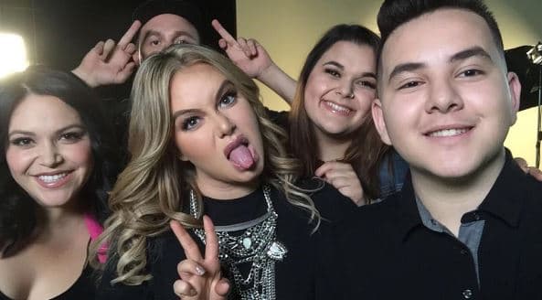 Permanecen unidos y sonrientes ante las adversidades.