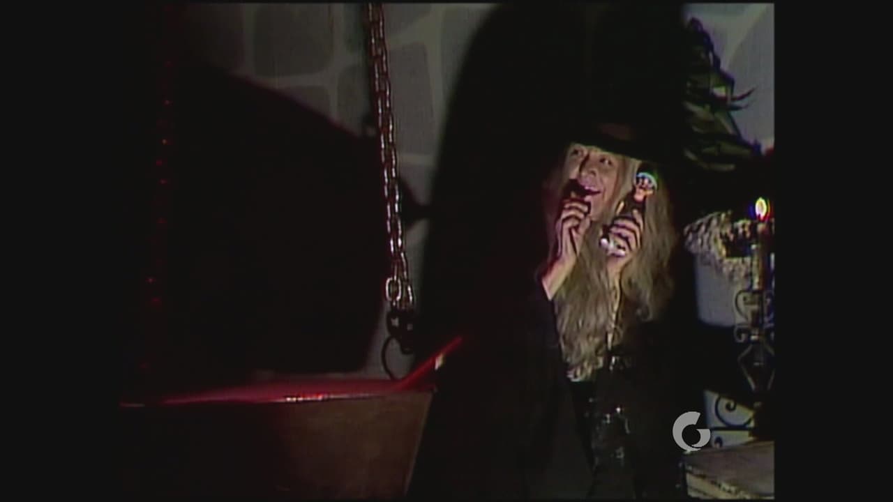 Booo! Doña Clotilde no se quedó atrás y nos demostró que el disfraz de brujita no pasa de moda.