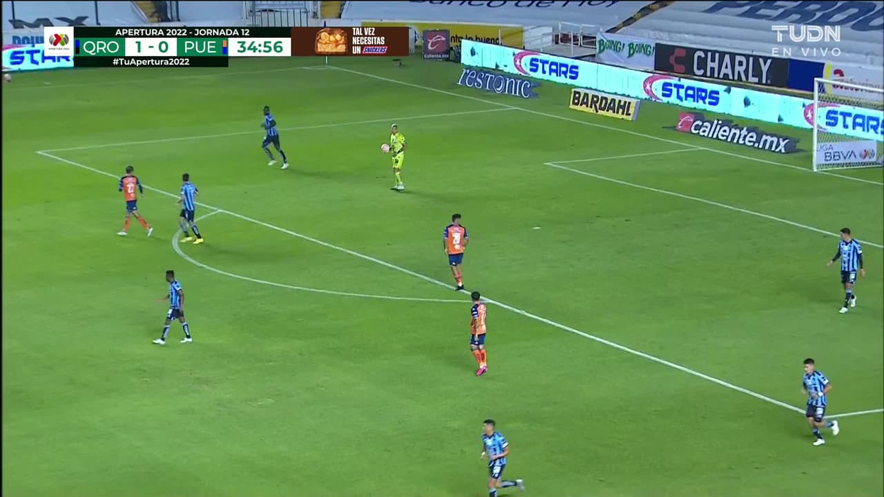 ¡TIRO ATAJADO! disparo por Iván Moreno.