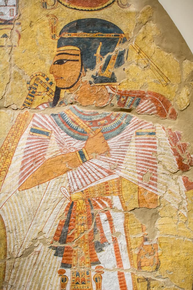 <b>Los 12 signos egipcios</b>
<br>
<br>
<b>Osiris (16 de octubre a 15 de noviembre)</b>
<br>Dios de la muerte, la regeneración y la fertilidad. Los nativos de este signo del horóscopo egipcio son apasionados, valientes, luchadores y resistentes ante la adversidad. A veces pecan de ser demasiado desconfiados. Representan autoridad y liderazgo.