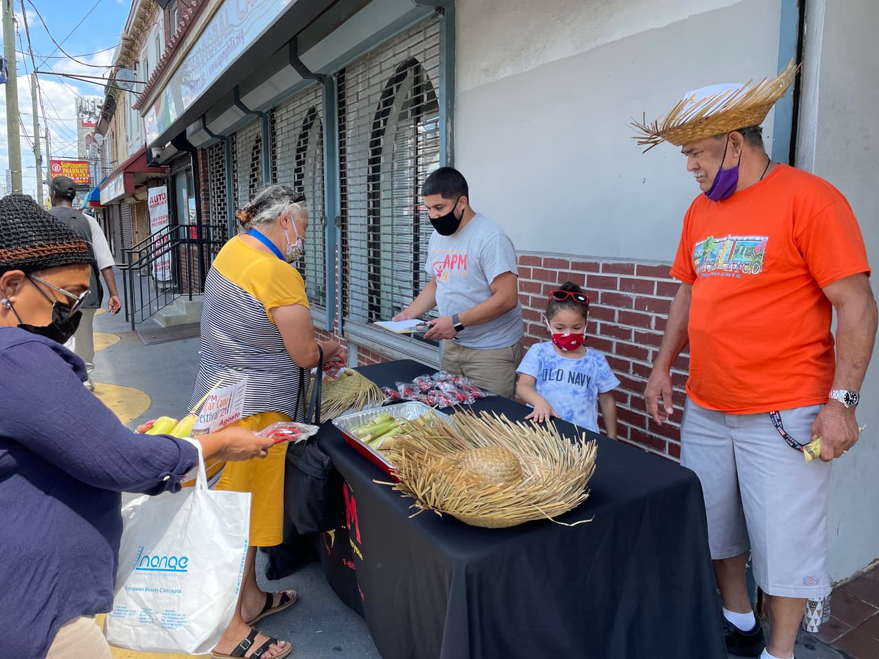 Algunas de las iniciativas de la oficina del Desarrollo Comunitario y Económico de APM.