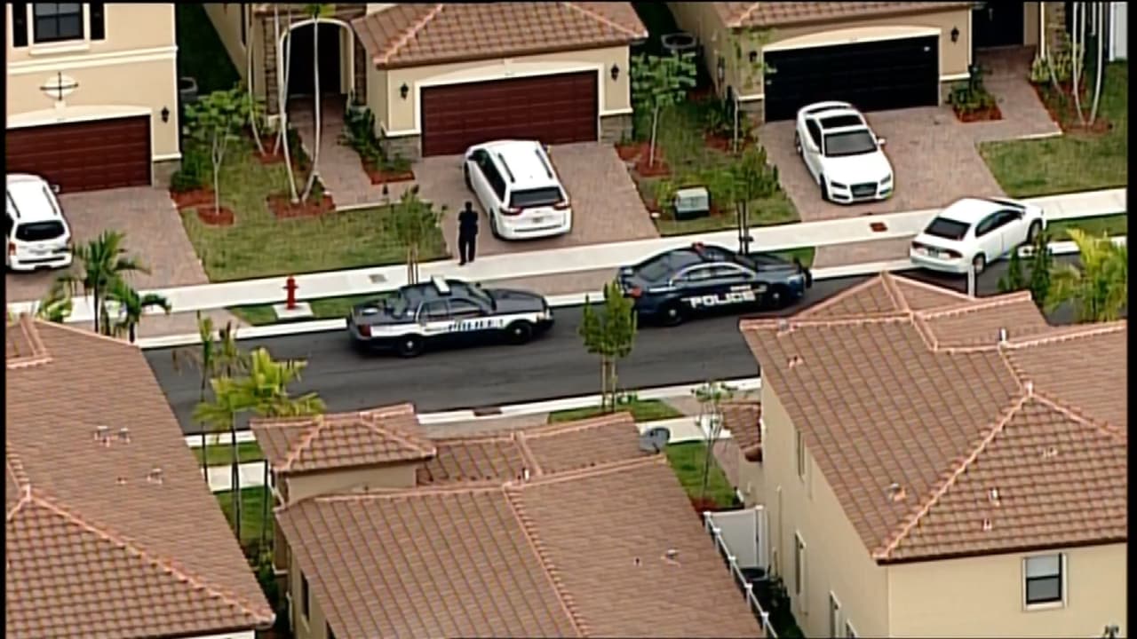 Muere bebé dejada dentro de auto en Hialeah